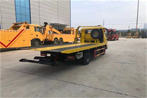 站前非事故拖车