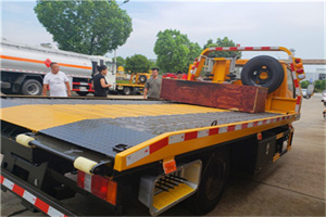 站前附近拖车电话号码服务